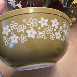🟢 PYREX 403 — 8.75" — Spring Blossom Green (Crazy Daisy)
